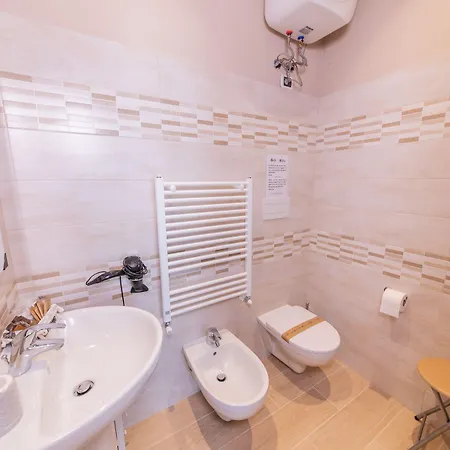 Le Di Teo 2 Гостьовий будинок Ла-Спеція